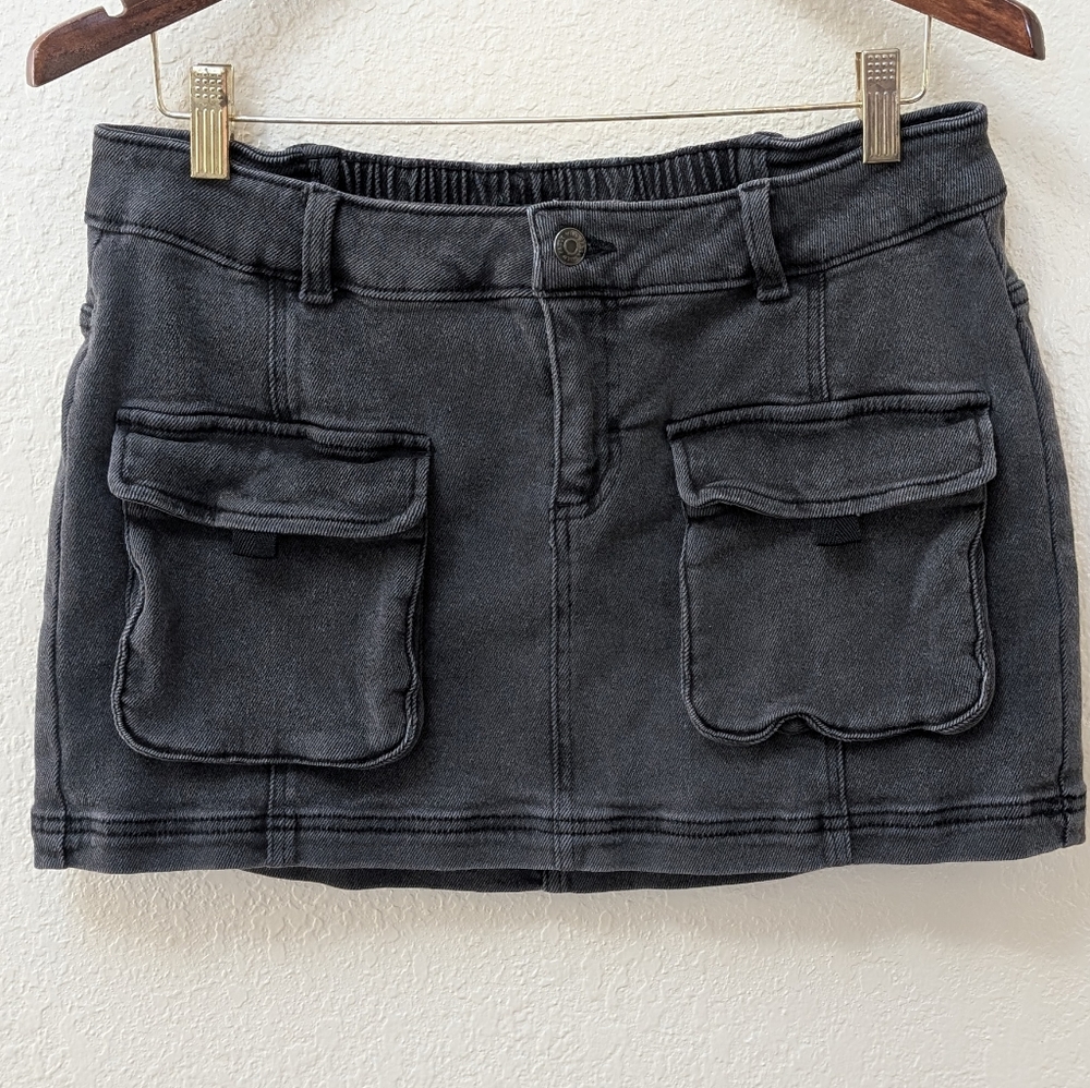 Wild Fable black denim cargo mini skirt with  functional cargo pockets. Size Med